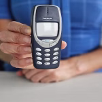 Fenomena 'JOMO' 2026: Antara Kebangkitan 'Dumb Phone', Silent Walking yang Jadi Tren, atau Logging Off sebagai Simbol Status Sosial Baru?